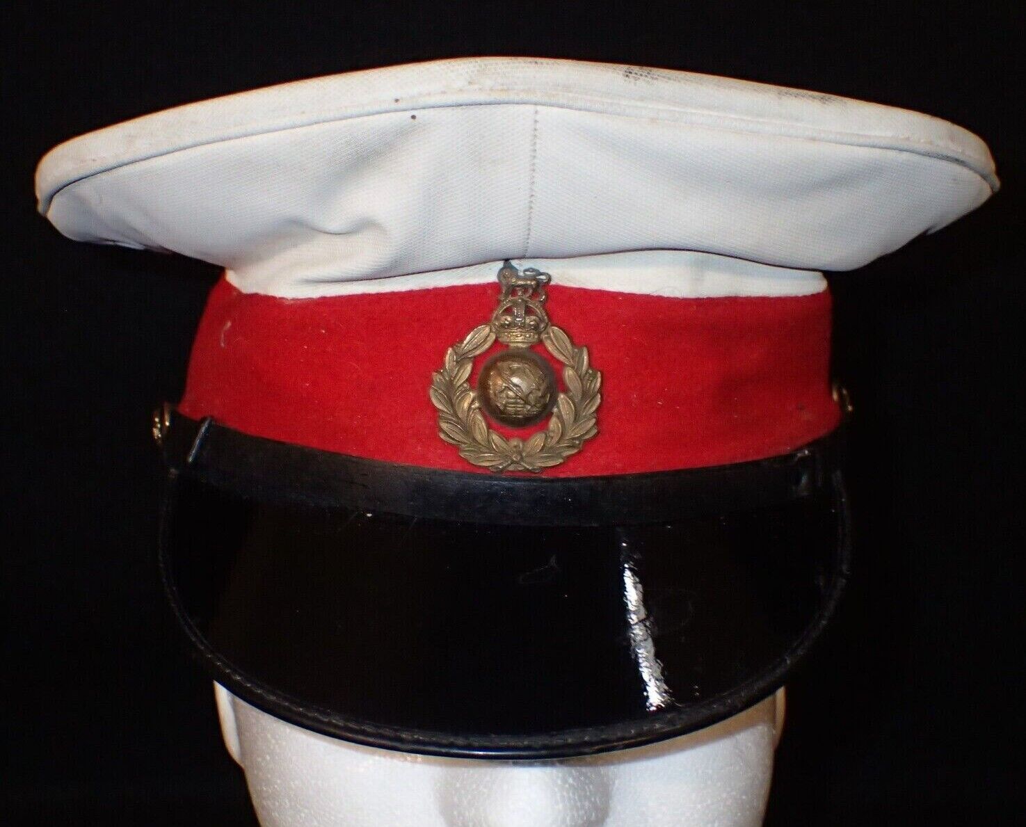 Cold War British Royal Marines Dress White Cap & Period Insignia Device, Scarce