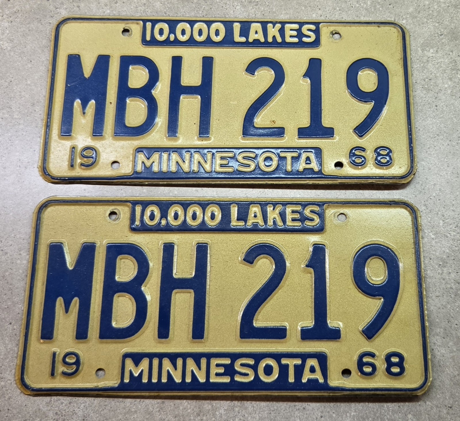 Vintage 1968 MINNESOTA LAND OF 10,000 LAKES Metal LICENSE PLATES Pair Vintage 1968 MINNESOTA LAND OF 10,000 LAKES Metal LICENSE PLATES Pair