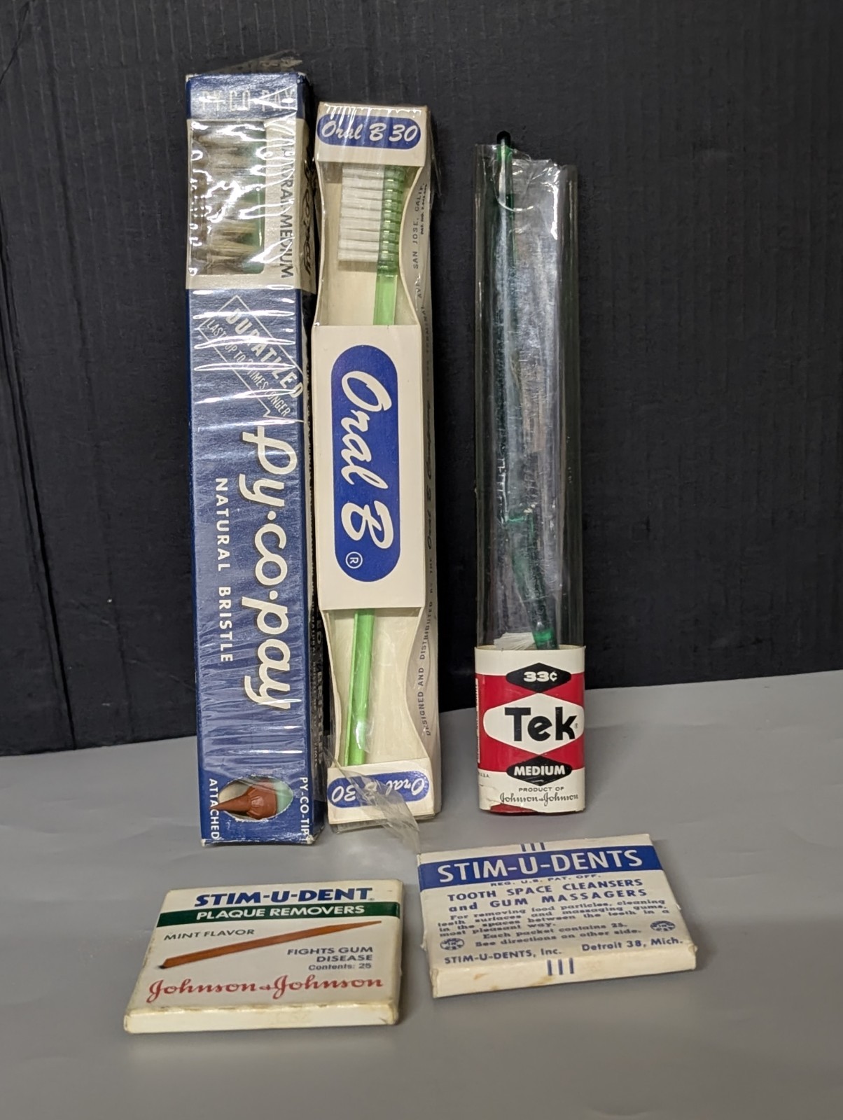 Vintage NOS Toothbrush Lot Oral B Tek Py-Co-Pay Stim-U-Dent MCM Drugstore 5 Pc Vintage NOS Toothbrush Lot Oral B Tek Py-Co-Pay Stim-U-Dent MCM Drugstore 5 Pc