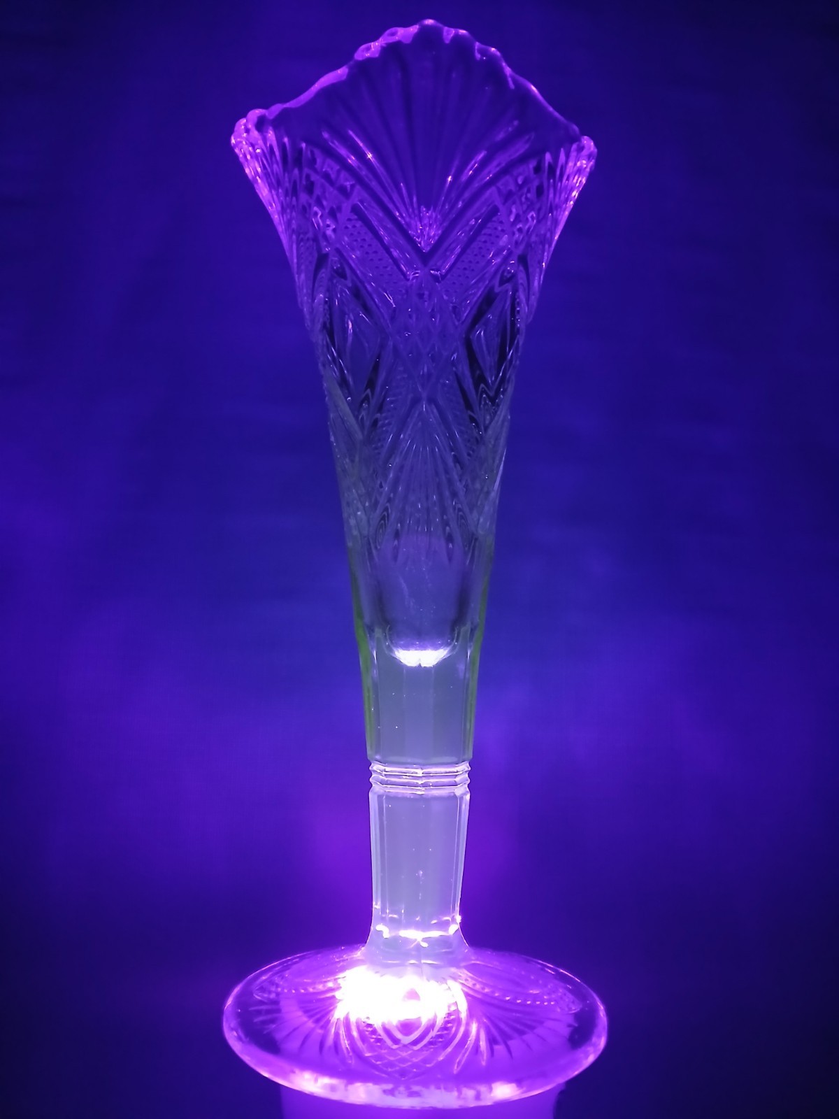 Atq EAPG 10" Manganese Trumpet Vase Glowing Glass 1895 Greensburg McKee Hickman Atq EAPG 10" Manganese Trumpet Vase Glowing Glass 1895 Greensburg McKee Hickman