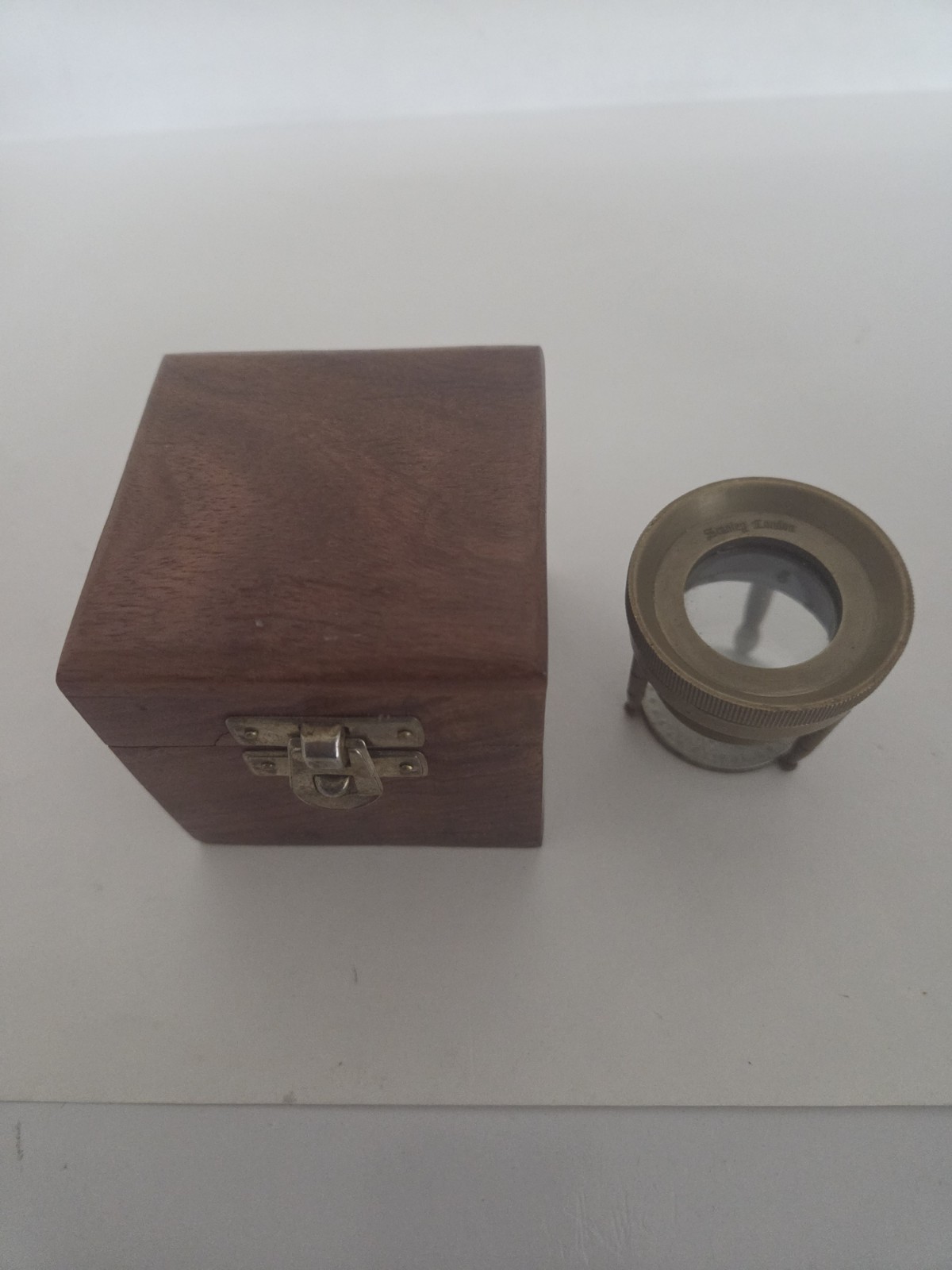 VINTAGE STANLEY OF LONDON BRASS MAGNIFYING GLASS BENCH TOOL IN WOODEN BOX VINTAGE STANLEY OF LONDON BRASS MAGNIFYING GLASS BENCH TOOL IN WOODEN BOX