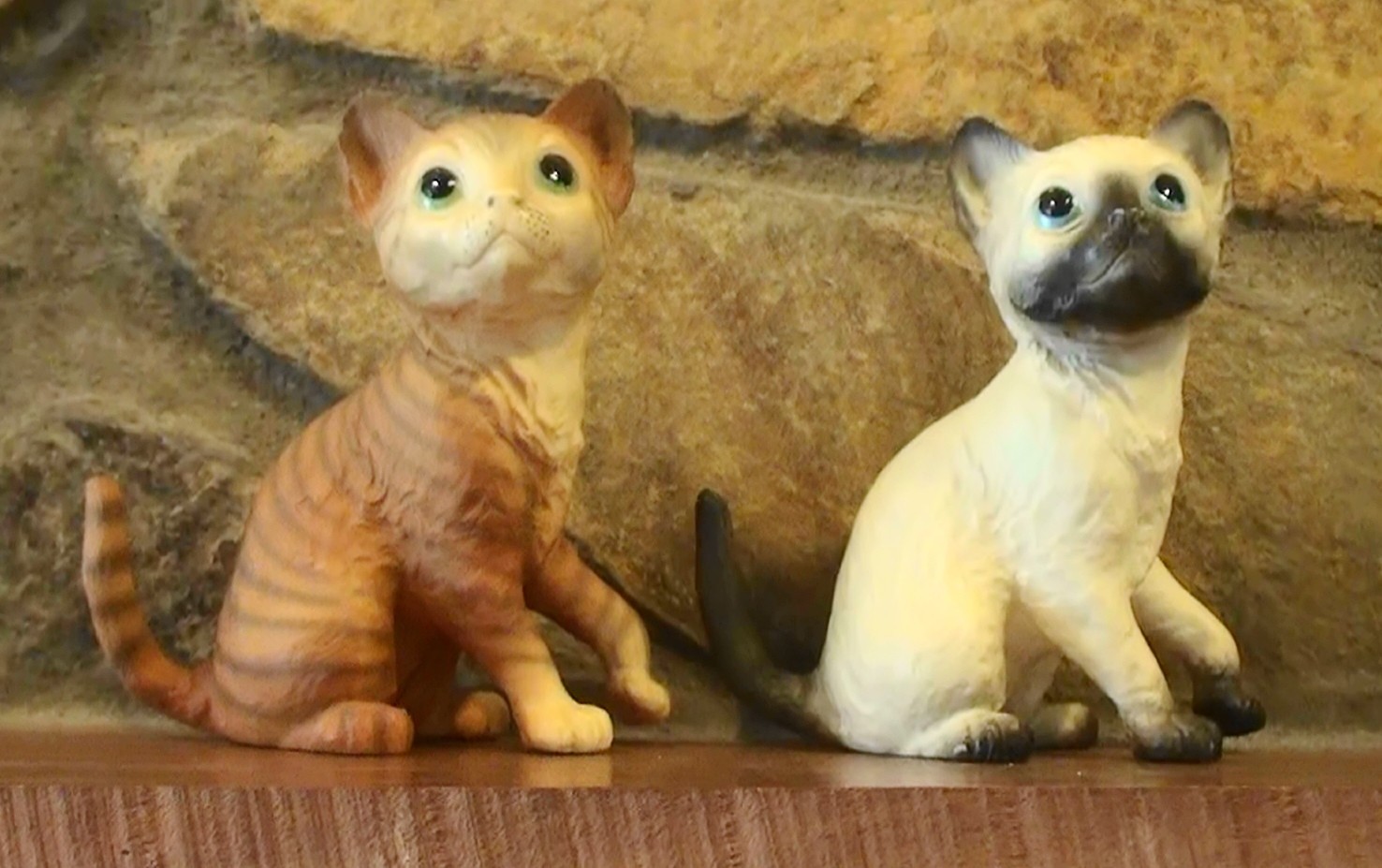 BREYER - 1966-1973 - RARE - MATTE CALICO & SIAMESE KITTENS