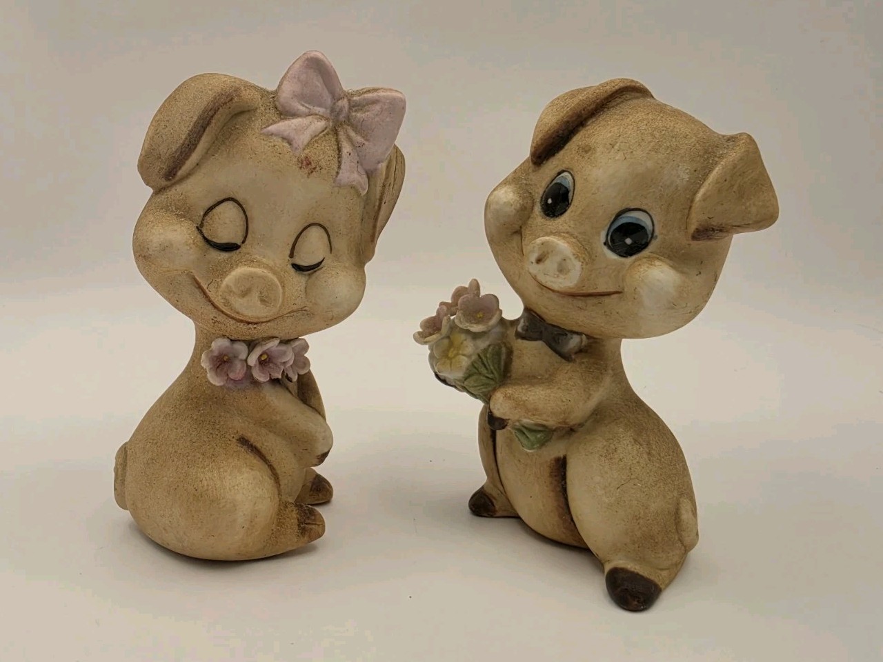 2 Vintage Ceramic Pig Figurines Flowers  Bisque Circle C-789 3" Lover Couple Bow