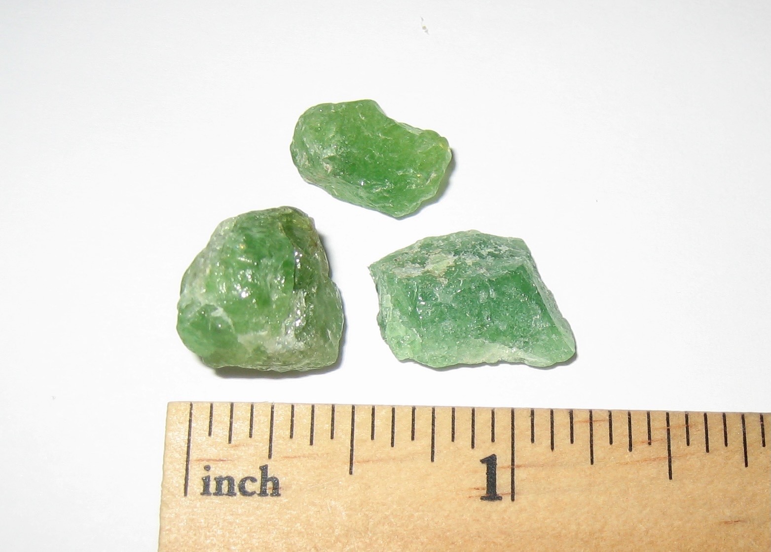 3 RARE SMALL NATURAL 0.5"-0.55" TSAVORITE GREEN GARNET CRYSTALS TANZANIA 6.2g *2