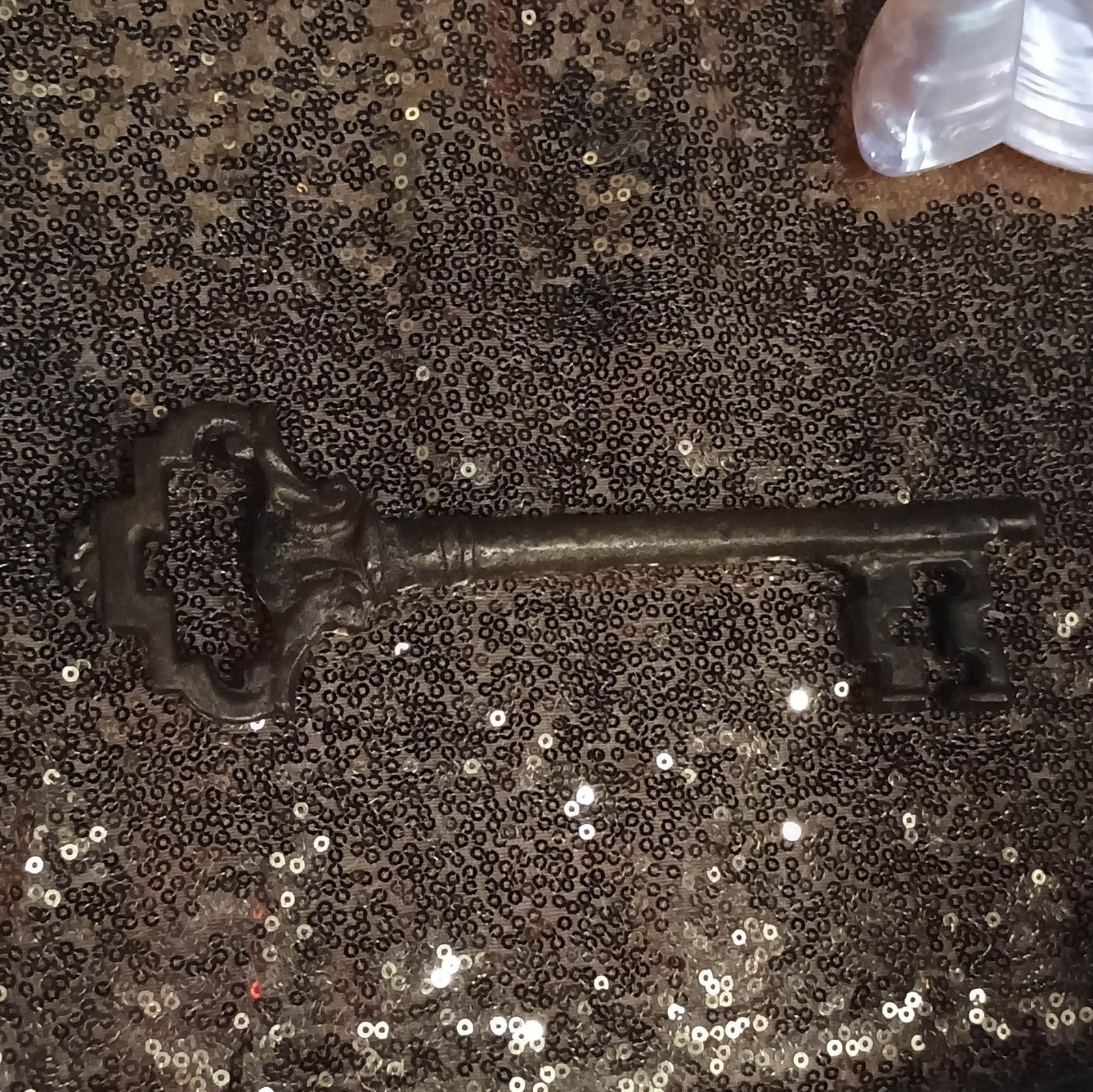 Vintage Style Antique-Style Metal Skeleton Key w/ Ornate Bow & Bit Design