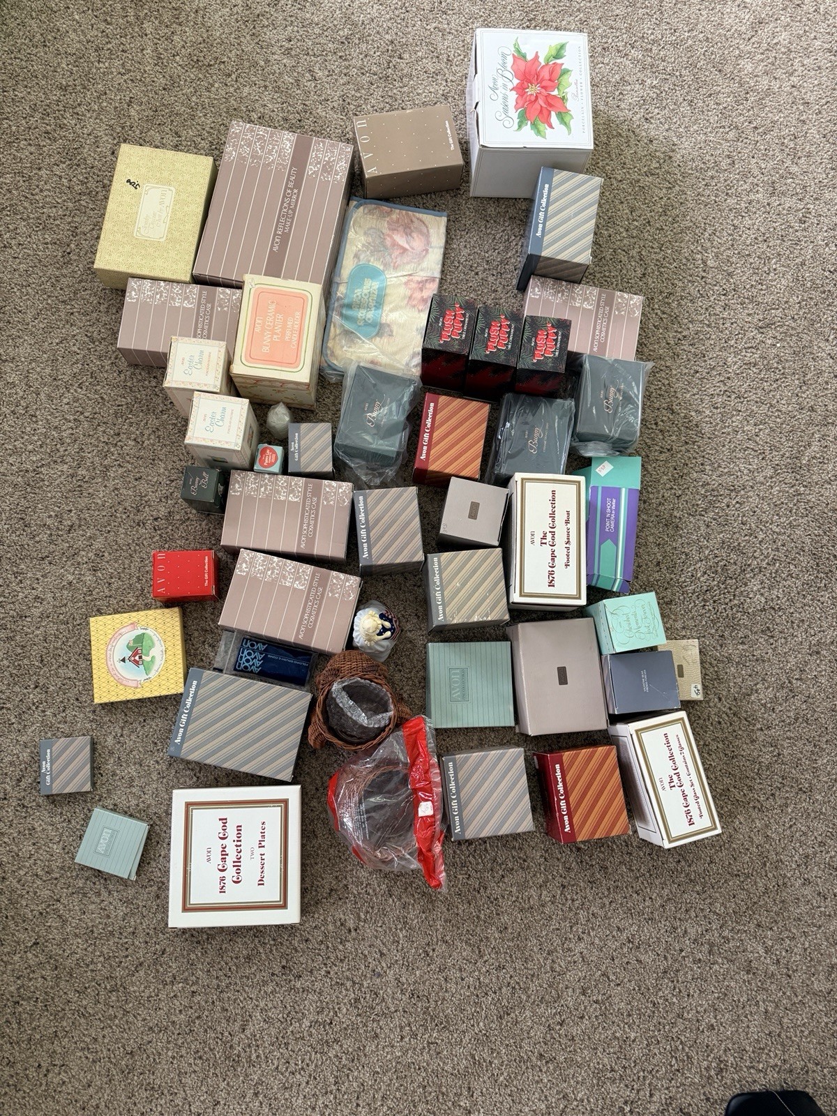 Huge 47 Pc Vintage Avon Wholesale Reseller Lot New In Box Cape Cod Glass Vanity Huge 47 Pc Vintage Avon Wholesale Reseller Lot New In Box Cape Cod Glass Vanity