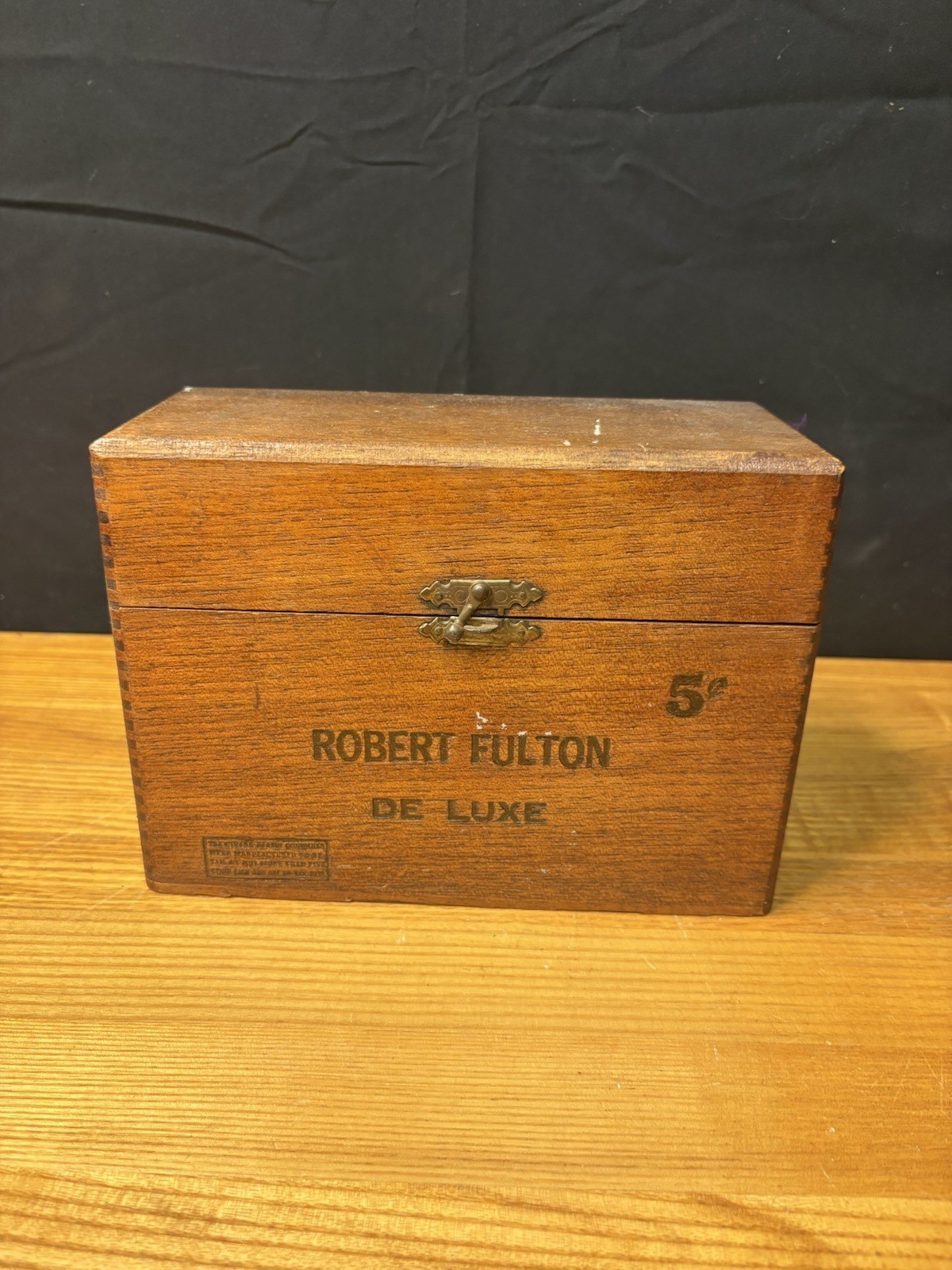 Vintage Robert Fulton De Luxe wooden cigar box Vintage Robert Fulton De Luxe wooden cigar box