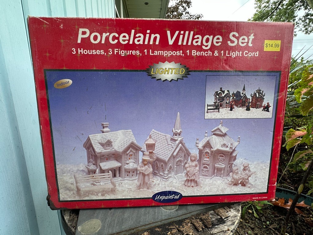 Porcelain unpaiting lighted houses Porcelain unpaiting lighted houses