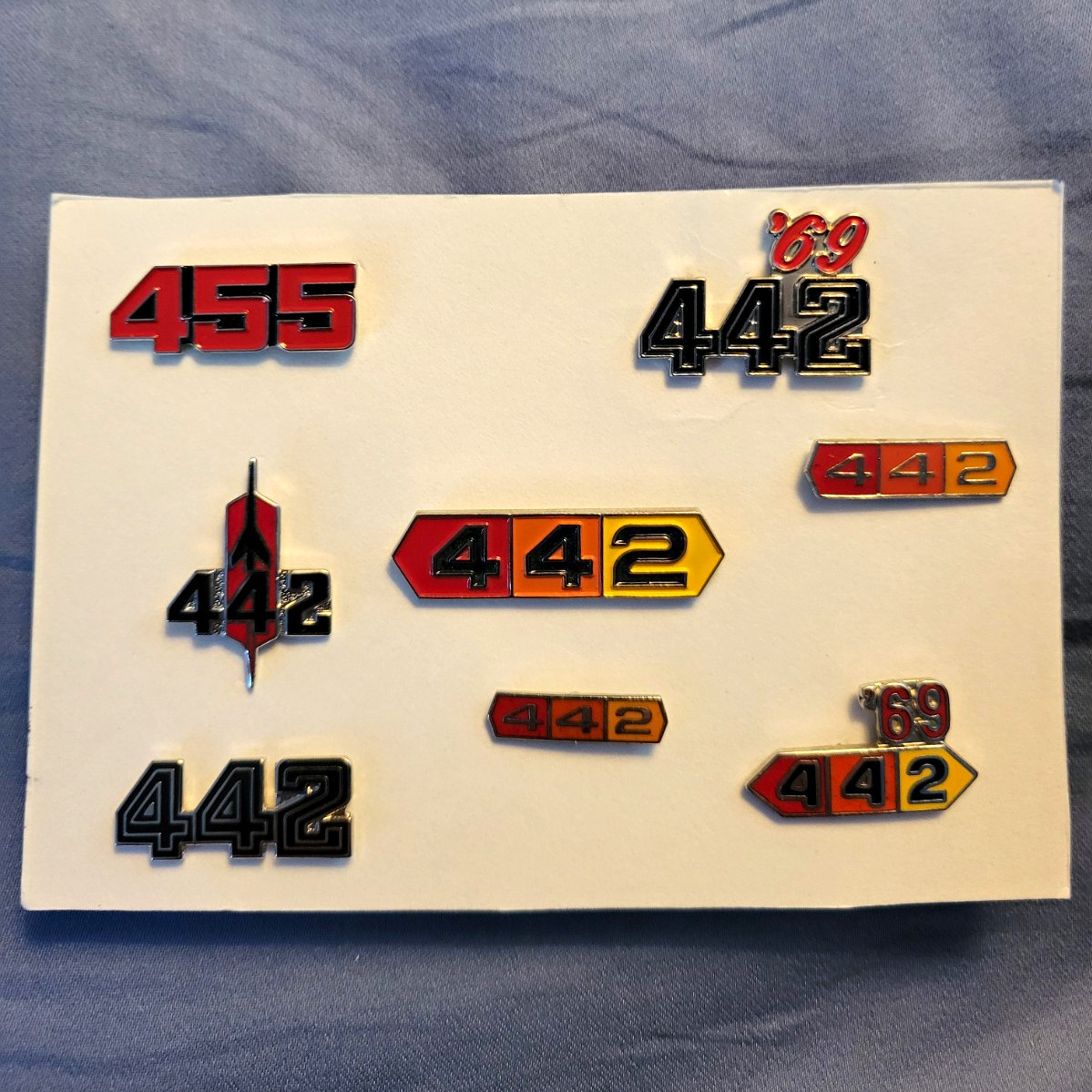OLDSMOBILE 442 PINS - Amazing Display Of High Quality Pins From My Collection OLDSMOBILE 442 PINS - Amazing Display Of High Quality Pins From My Collection