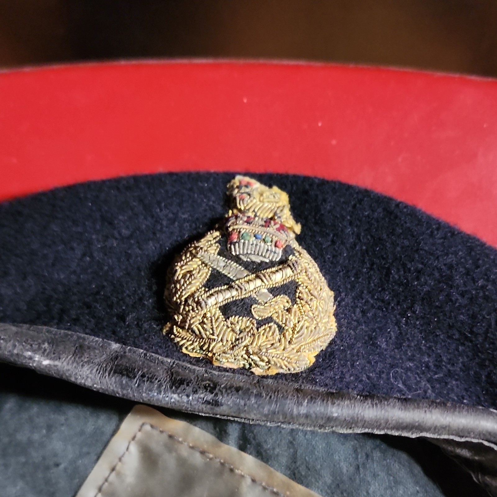 Vintage British Army General Officer's wire-embroidered beret Vintage British Army General Officer's wire-embroidered beret