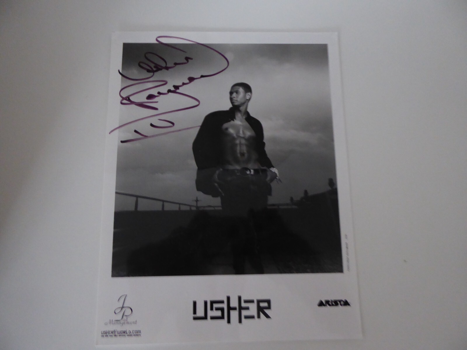 Usher Raymond, Autograph/Autograph, In-Person, Hand Signed, 2002, Promo, 20x25, Rare Usher Raymond, Autograph/Autograph, In-Person, Hand Signed, 2002, Promo, 20x25, Rare