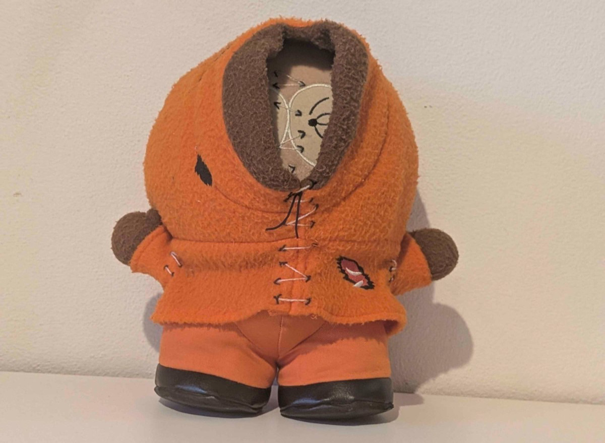 RARE Vintage 2001 Zombie Kenny Plush 9" White Eyeliner – Trebellos S.L.