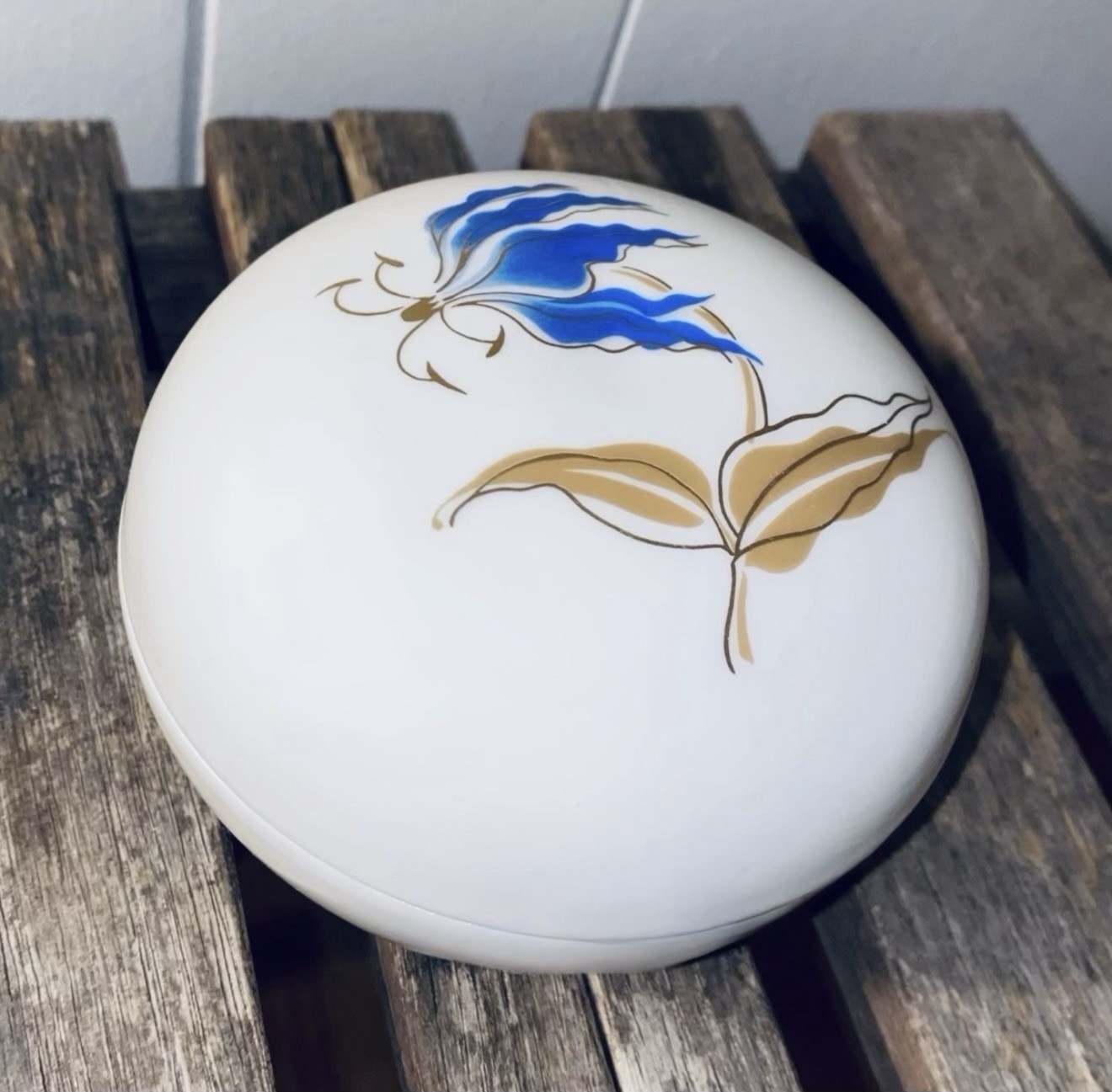 VTG Richfield Tachikichi Blue Gold Iris Trinket Box Lid 4.5” Japan Porcelain Jar VTG Richfield Tachikichi Blue Gold Iris Trinket Box Lid 4.5” Japan Porcelain Jar