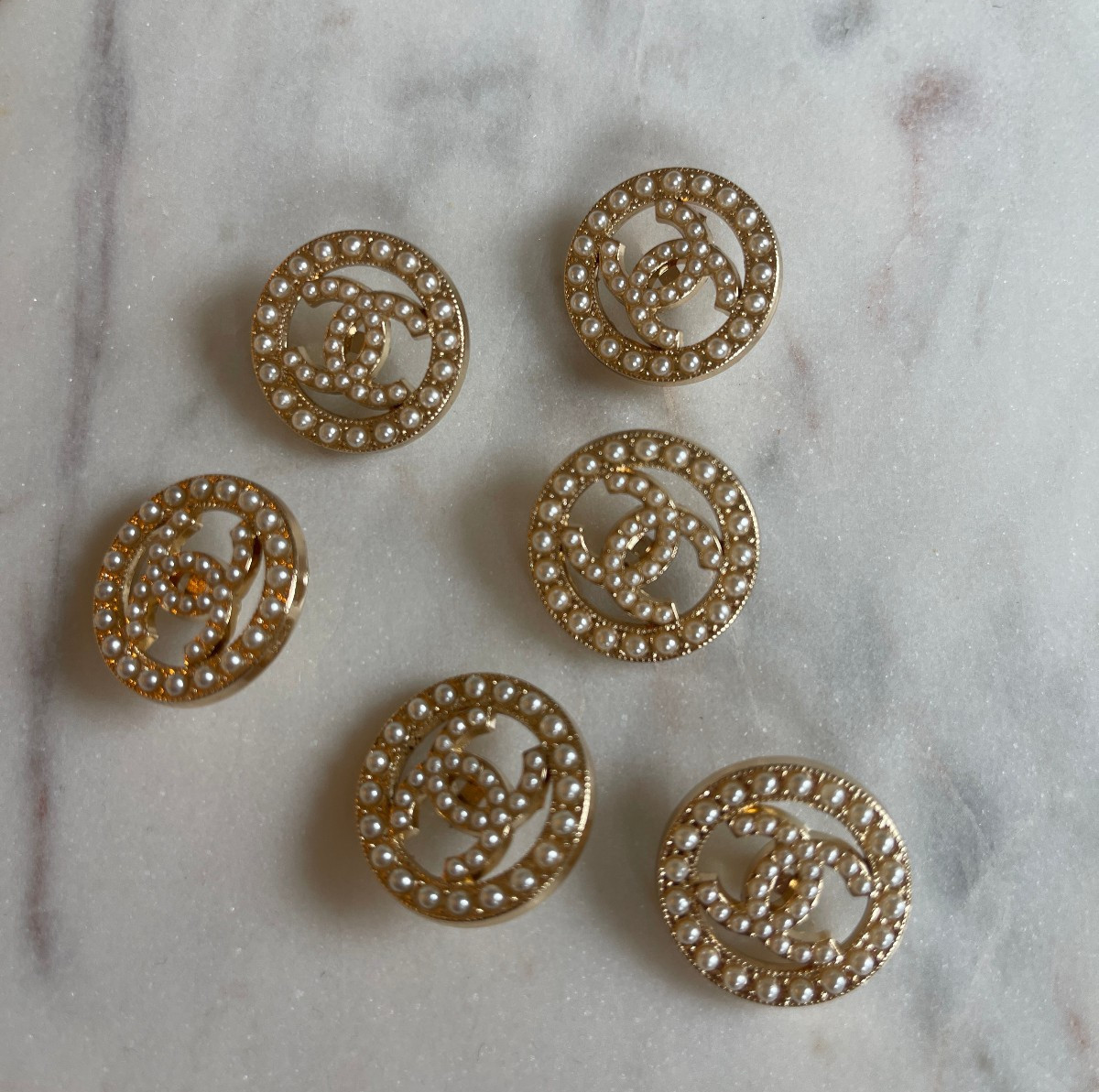 STAMPED lot of 6 Designer Gold Pearl Button 24mm STAMPED lot of 6 Designer Gold Pearl Button 24mm