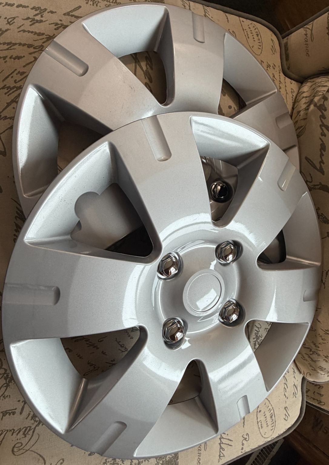 15 Inch Silver Hubcap Wheel Cover CF80-1255-15 Universal Fit (2)