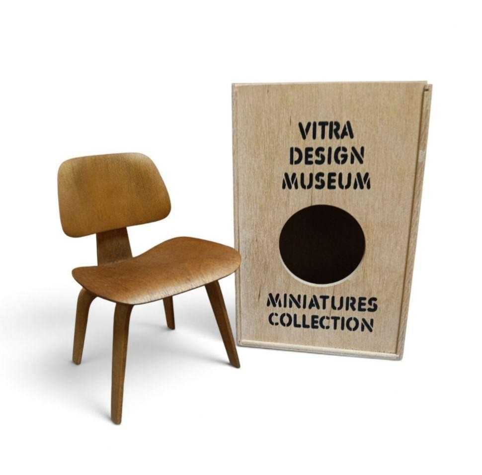 Vitra Design Museum Miniatures Collection Eames Wooden Plywood Chair MINT Vitra Design Museum Miniatures Collection Eames Wooden Plywood Chair MINT