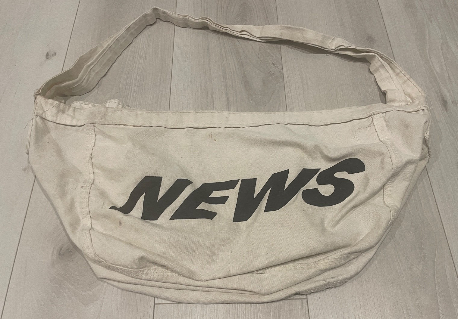 Vintage 1940s/1950s "News" Newspaper Canvas Courier Newsboy Delivery Bag Vintage 1940s/1950s "News" Newspaper Canvas Courier Newsboy Delivery Bag