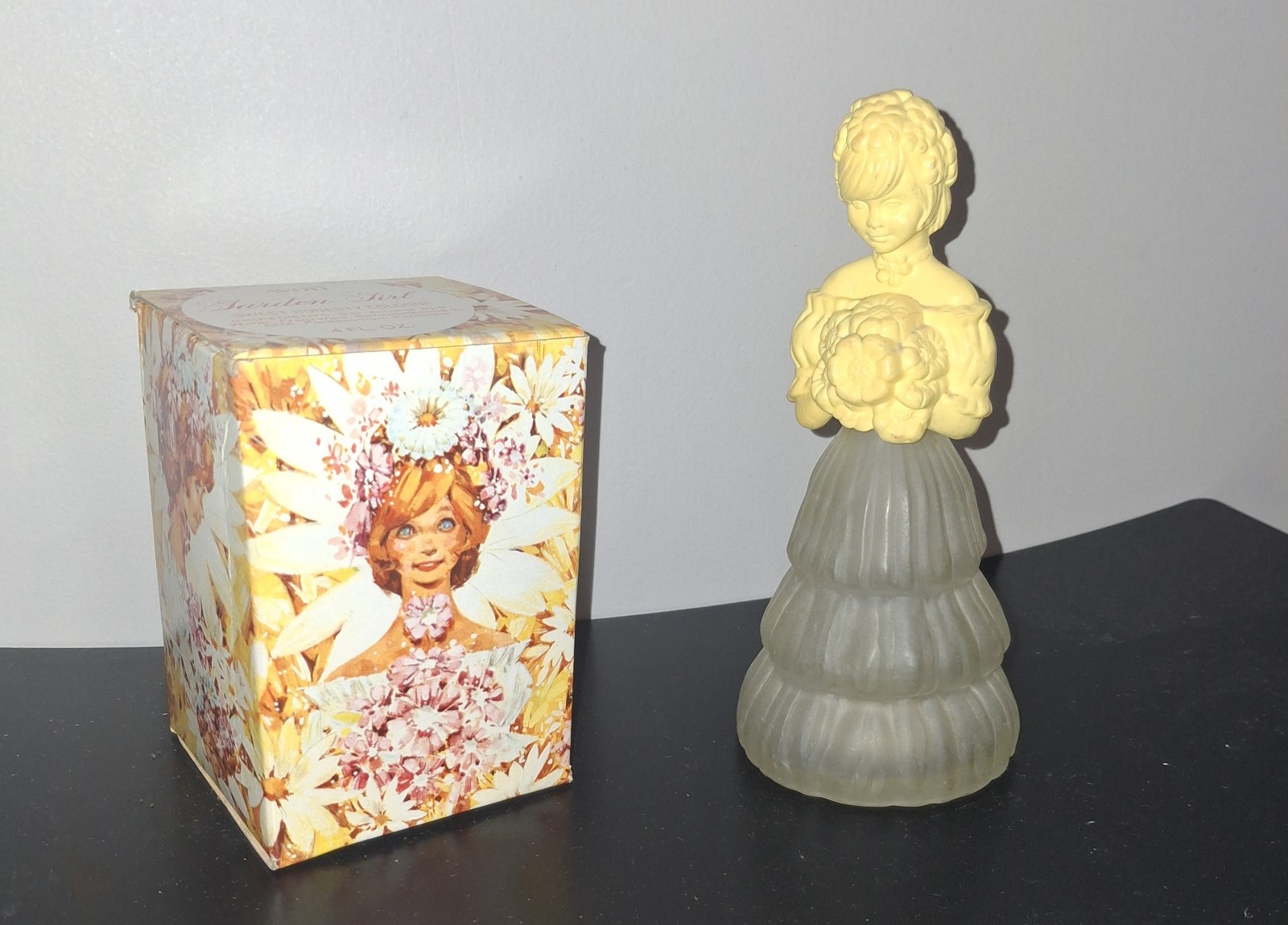 Vintage 1970 Avon Garden Girl Sweet Honesty Cologne Bottle (Empty) w/ Box Vintage 1970 Avon Garden Girl Sweet Honesty Cologne Bottle (Empty) w/ Box