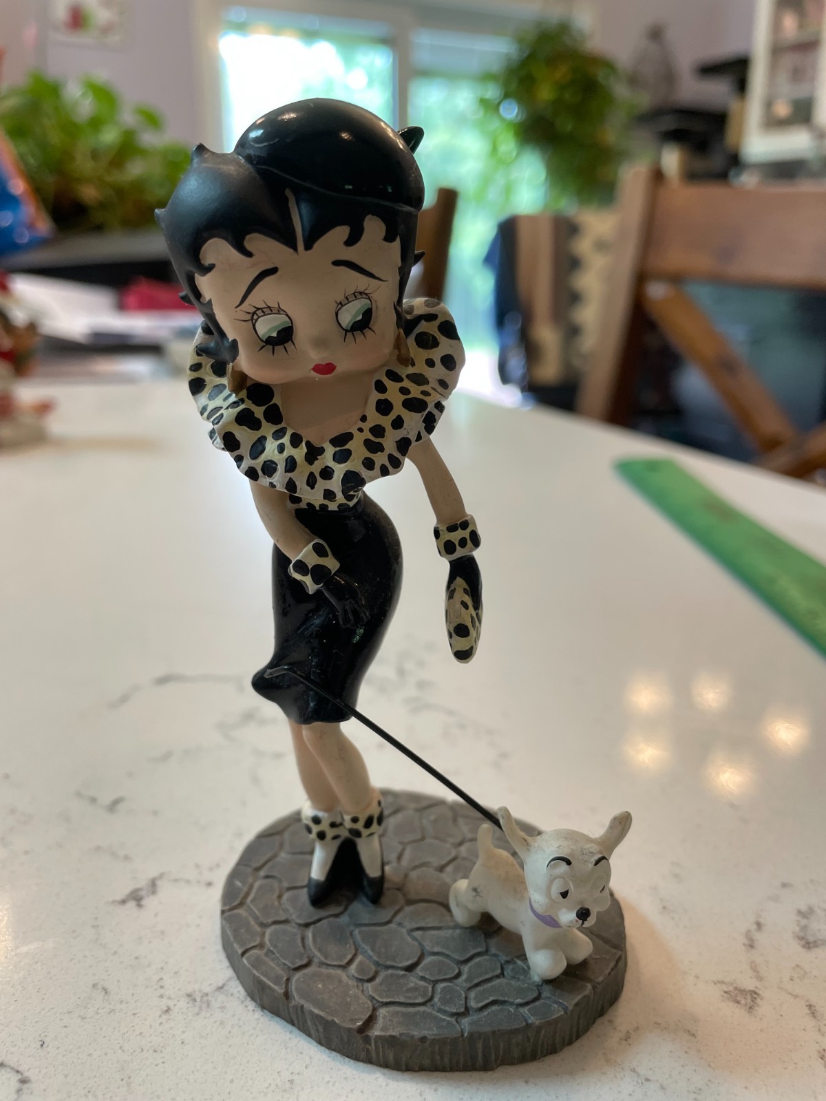 (1999) BETTY BOOP #6852 "Out for a Walk" Figurine Westland Giftware 4 3/4" Tall (1999) BETTY BOOP #6852 "Out for a Walk" Figurine Westland Giftware 4 3/4" Tall