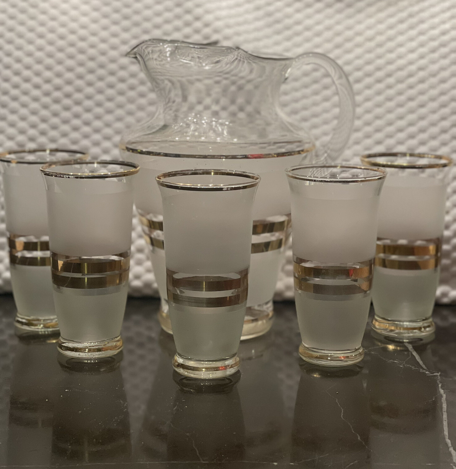 VTG 1950’S PITCHER SET WITH 5 FROSTED GLASSES FEATURING NIPPED BAND TRIM VTG 1950’S PITCHER SET WITH 5 FROSTED GLASSES FEATURING NIPPED BAND TRIM