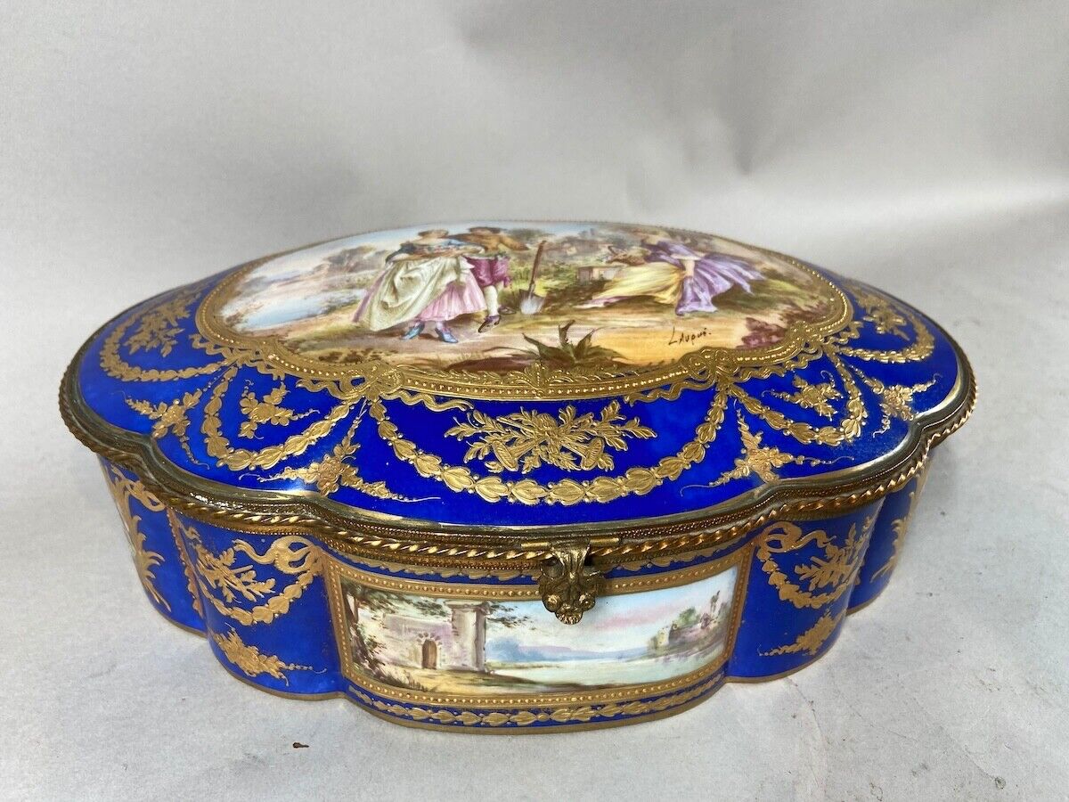 Large 19th Century Sévres Porcelain Box with Gallant Scene
