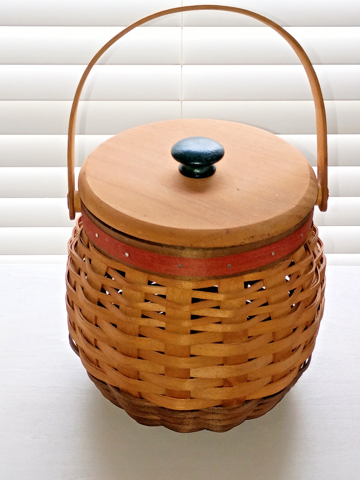 Vtg 1996 Gerald Henn Workshop Large Apple Basket Wooden Lid Double Band Signed Vtg 1996 Gerald Henn Workshop Large Apple Basket Wooden Lid Double Band Signed
