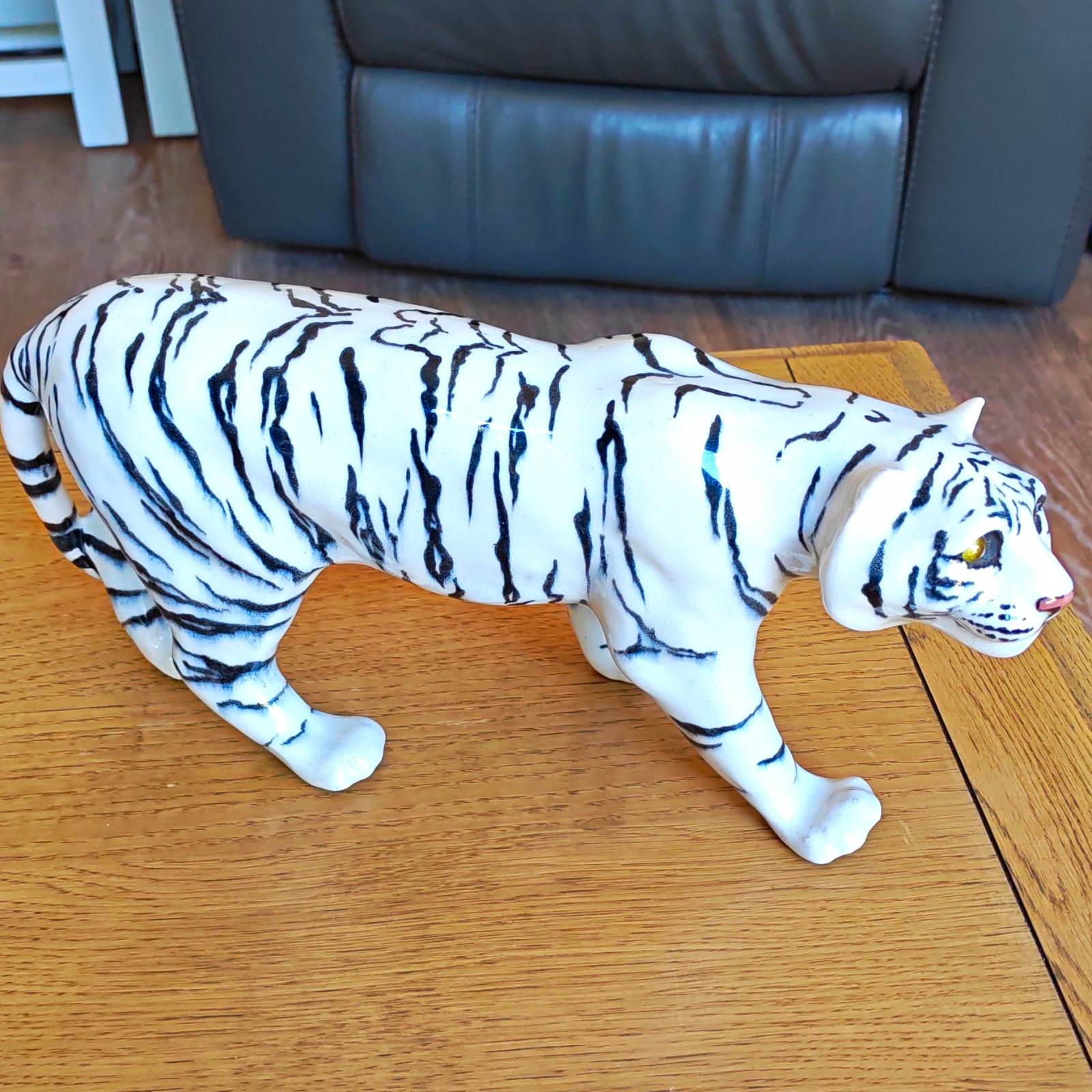 Vintage Winstanley Ceramic White Tiger - Size 5 - Signed (Fault - See Details) Vintage Winstanley Ceramic White Tiger - Size 5 - Signed (Fault - See Details)