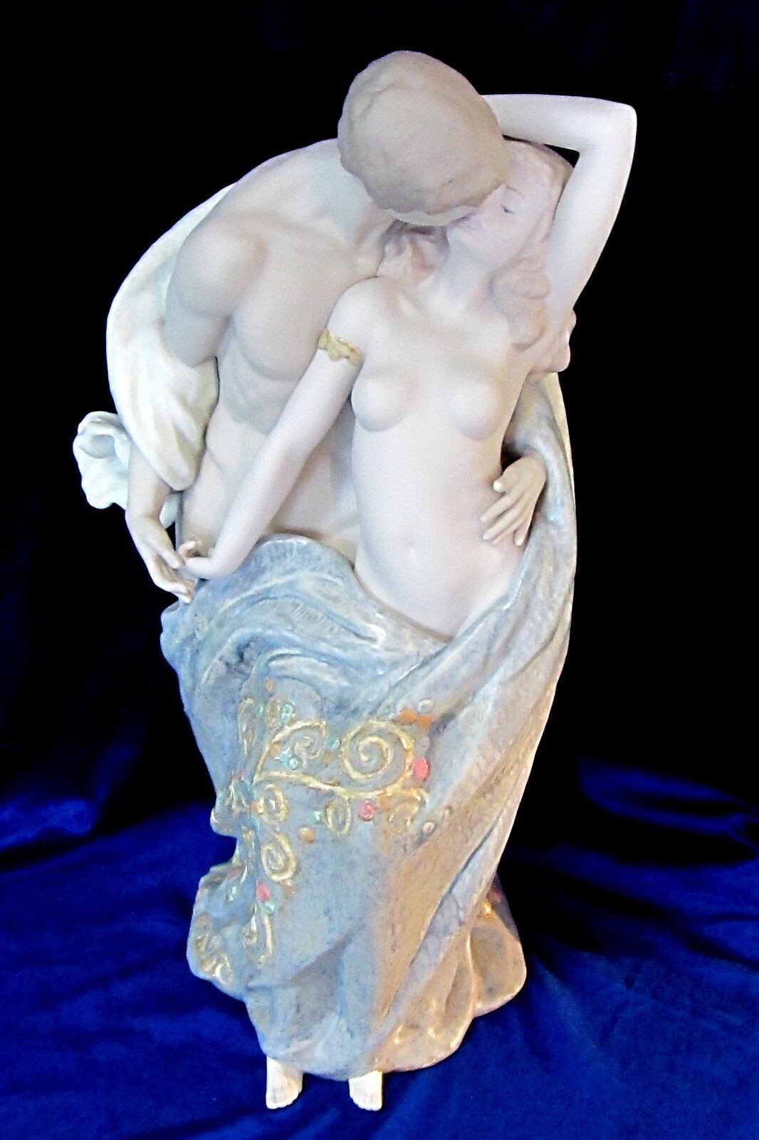 Lladro PASSIONATE LOVERS Figurine 01011914 - Mint in Box Lladro PASSIONATE LOVERS Figurine 01011914 - Mint in Box