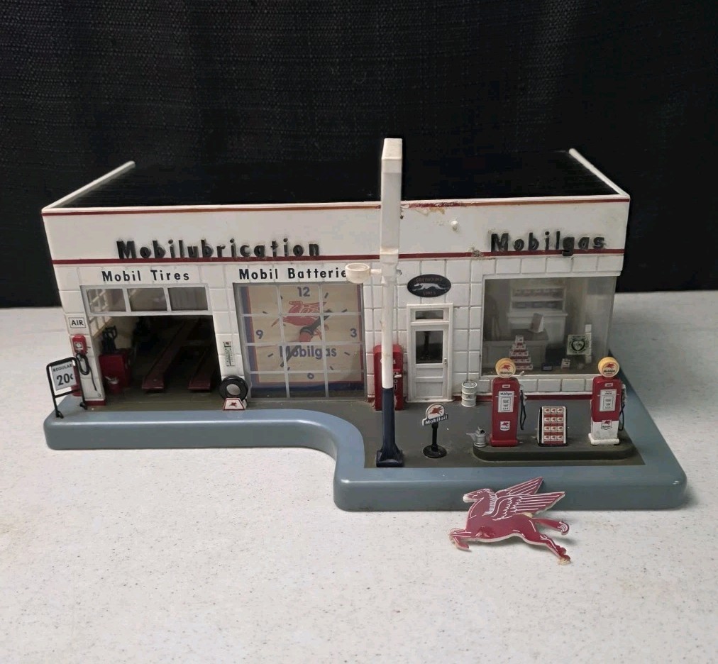 The Danbury Mint - The Mobil Service Station Clock for Parts/ Restoration