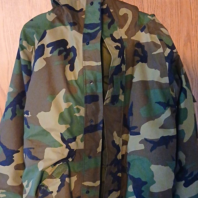 VTG 1996 US Military ECWCS Gen 1 Gore-tex Parka Woodland Camo Parka Medium Reg VTG 1996 US Military ECWCS Gen 1 Gore-tex Parka Woodland Camo Parka Medium Reg