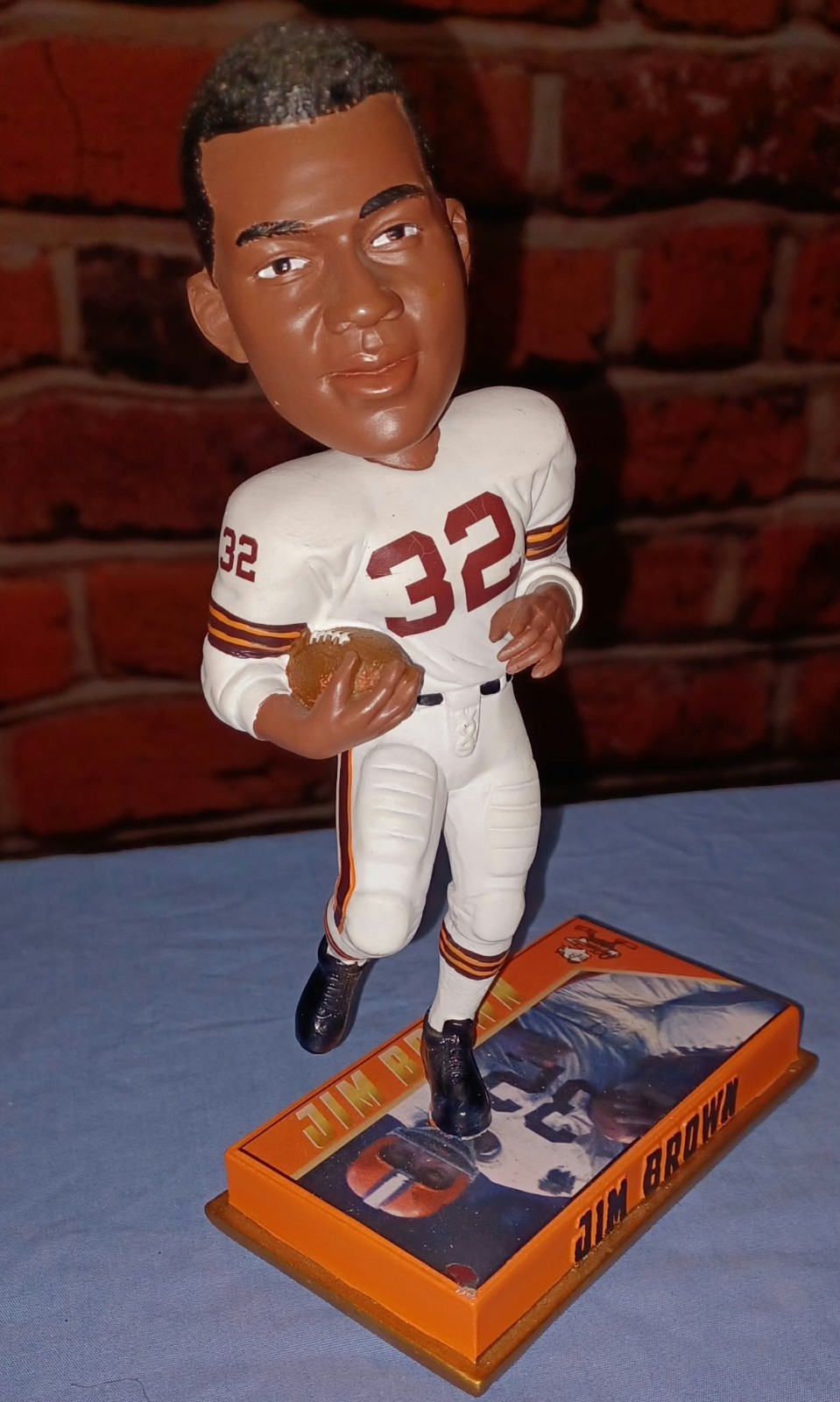 Jim BROWN Bobblehead by FOCO - Cleveland Browns Hall of Fame Legend - SYRACUSE Jim BROWN Bobblehead by FOCO - Cleveland Browns Hall of Fame Legend - SYRACUSE