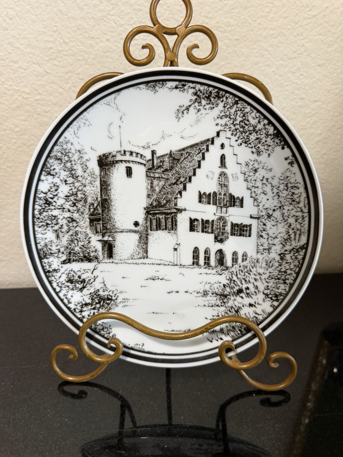  W. GOEBEL CHINA  " 1987 COBURG - ROEDENTAL" 81/2" PRESENTATION WALL PLATE