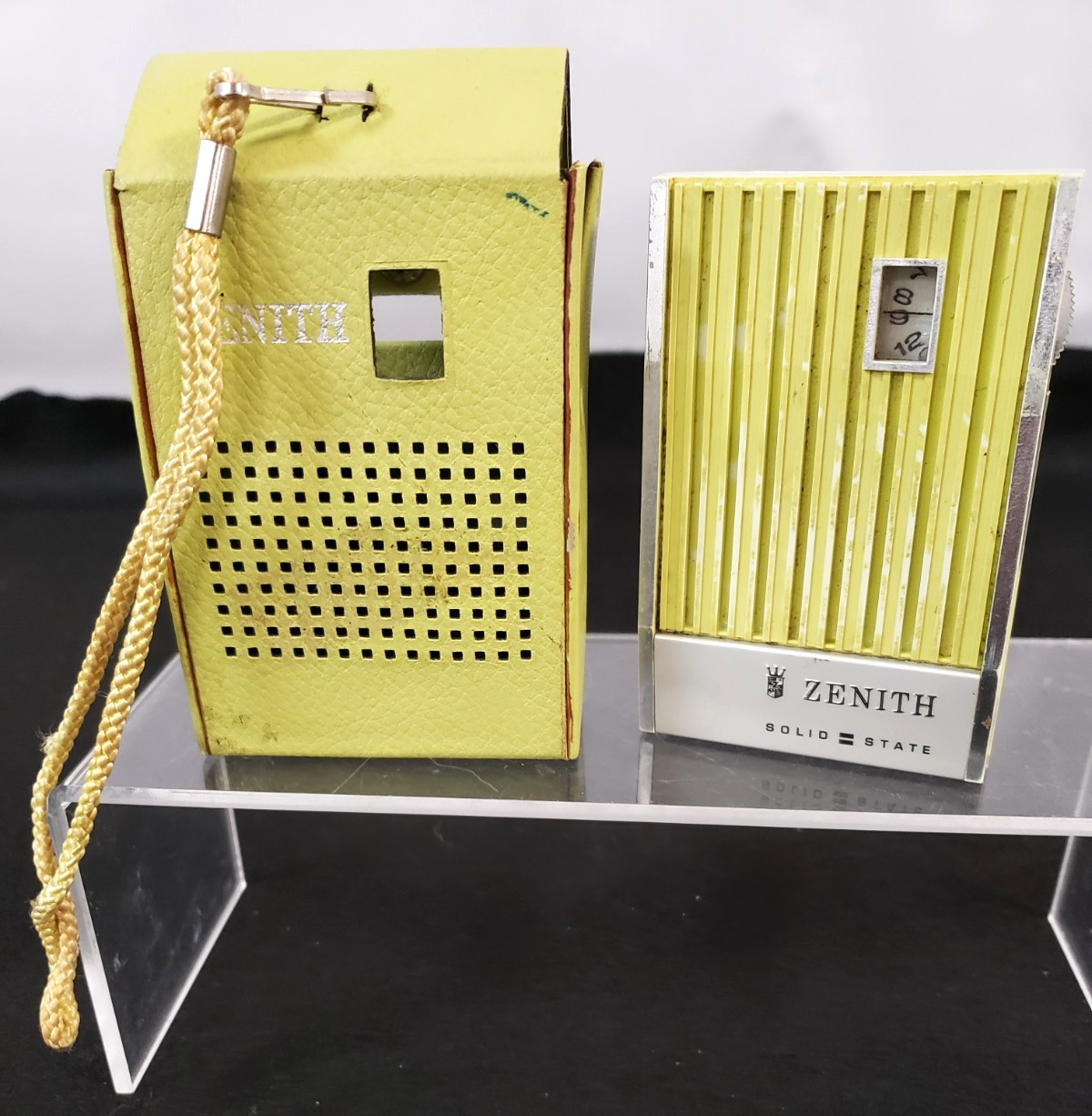 Vintage Zenith Solid State Radio R13F w/case Works Green 1960s Vintage Zenith Solid State Radio R13F w/case Works Green 1960s
