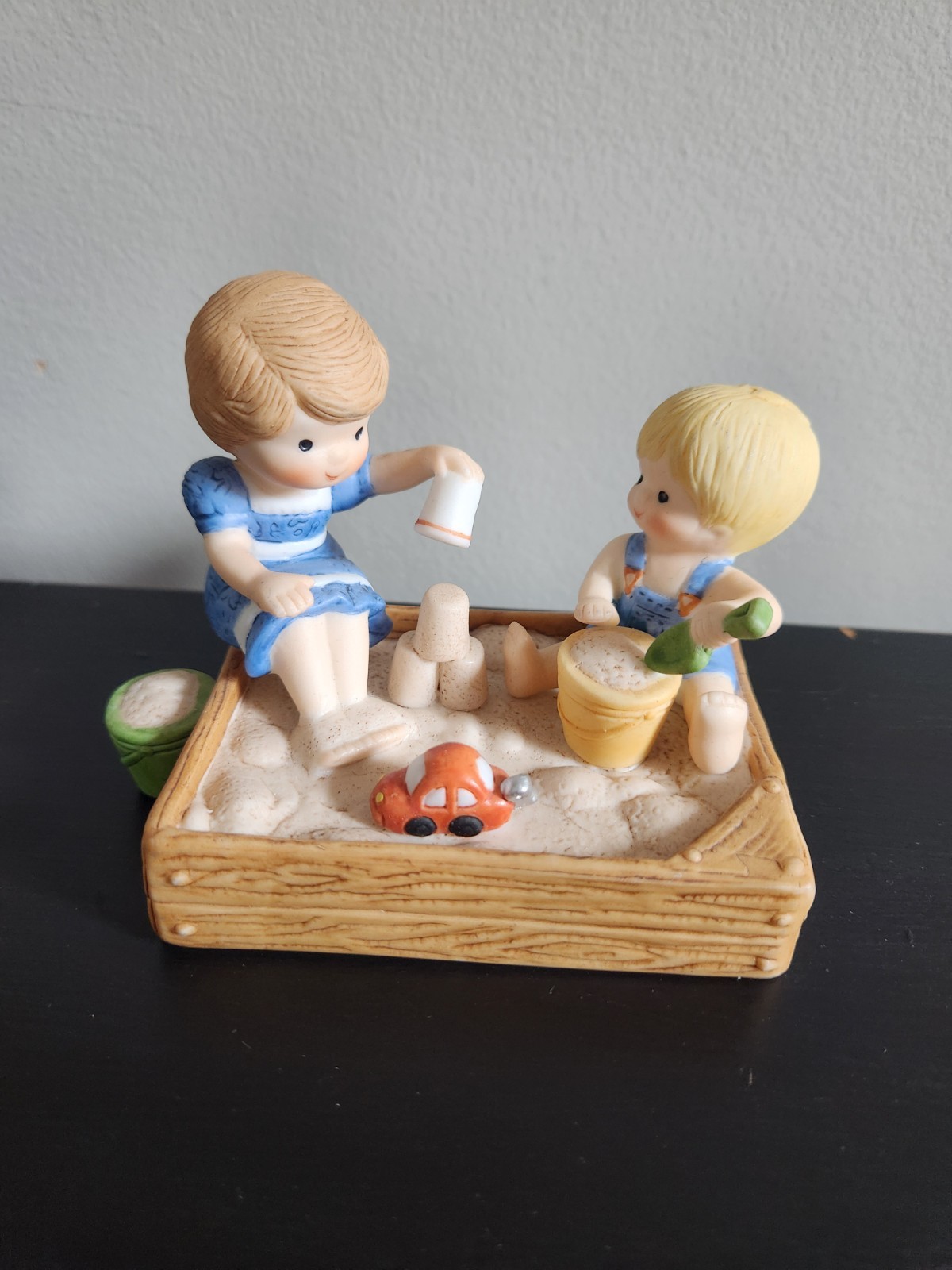 Country Cousins Figurine Polly & Skip Playing in Sandbox Vtg 1985 Enesco 304255