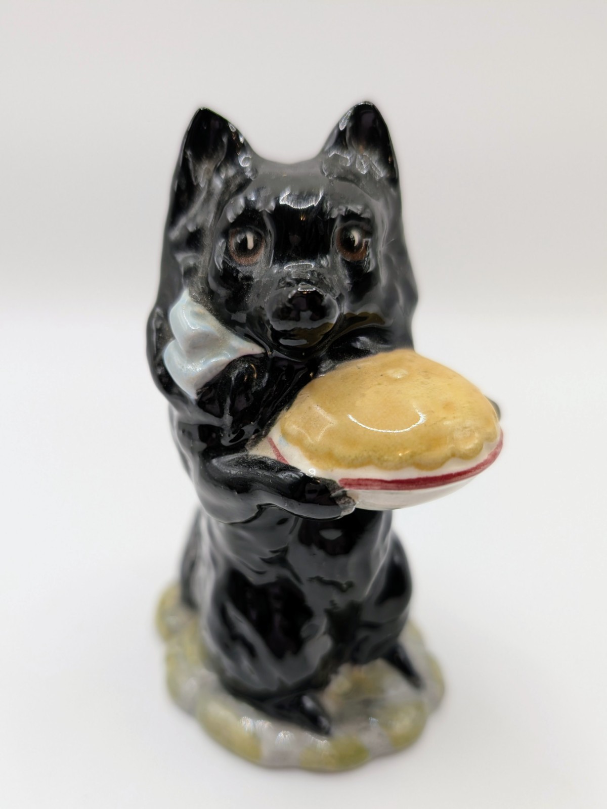 Vintage 1979 Beswick England Beatrix Potter's 'DUCHESS' Holding a Pie Figurine Vintage 1979 Beswick England Beatrix Potter's 'DUCHESS' Holding a Pie Figurine
