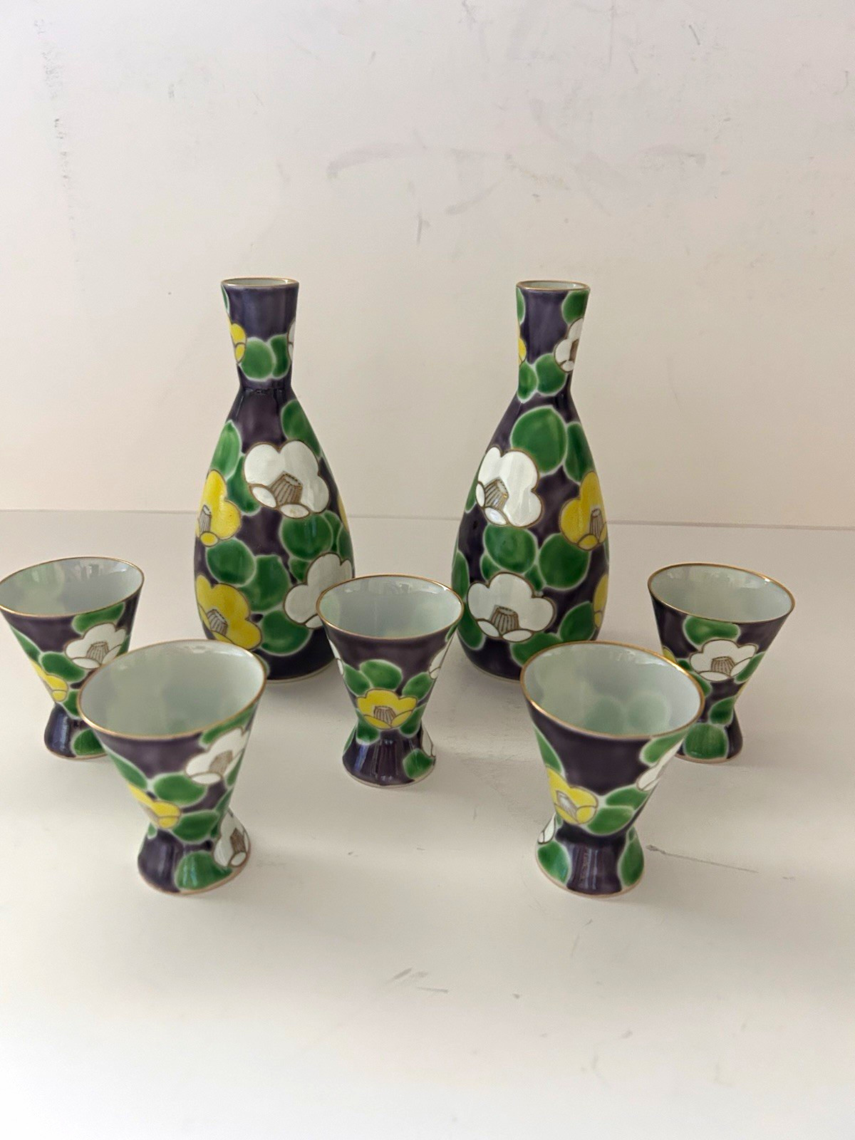 Japanese Arita ware Floral Sake Set 2 Tokkuri Bottles Set of 5 Cups