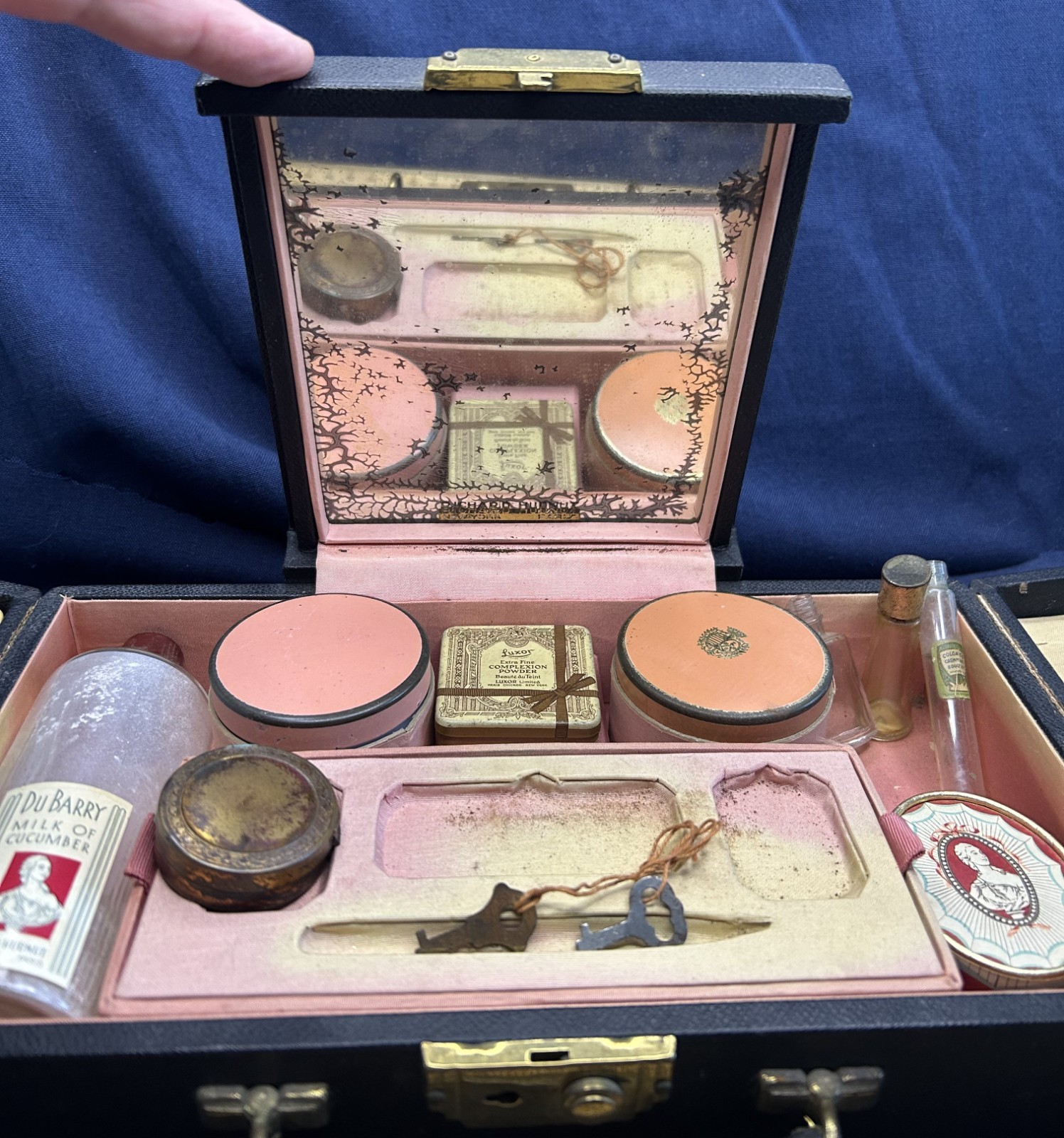 ANTIQUE Richard Hudnut Du Barry Traveling Vanity Case with Contents - SUPER RARE ANTIQUE Richard Hudnut Du Barry Traveling Vanity Case with Contents - SUPER RARE