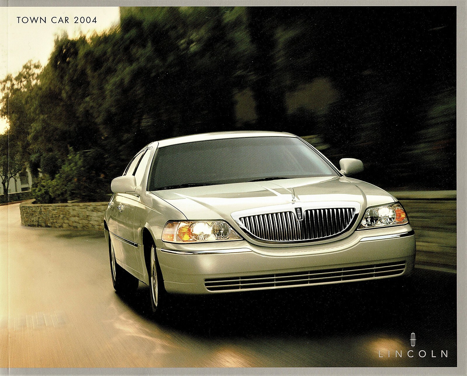 2004 Lincoln Town Car Signature Ultimate Ultimate L Deluxe Dealer Sales Brochure