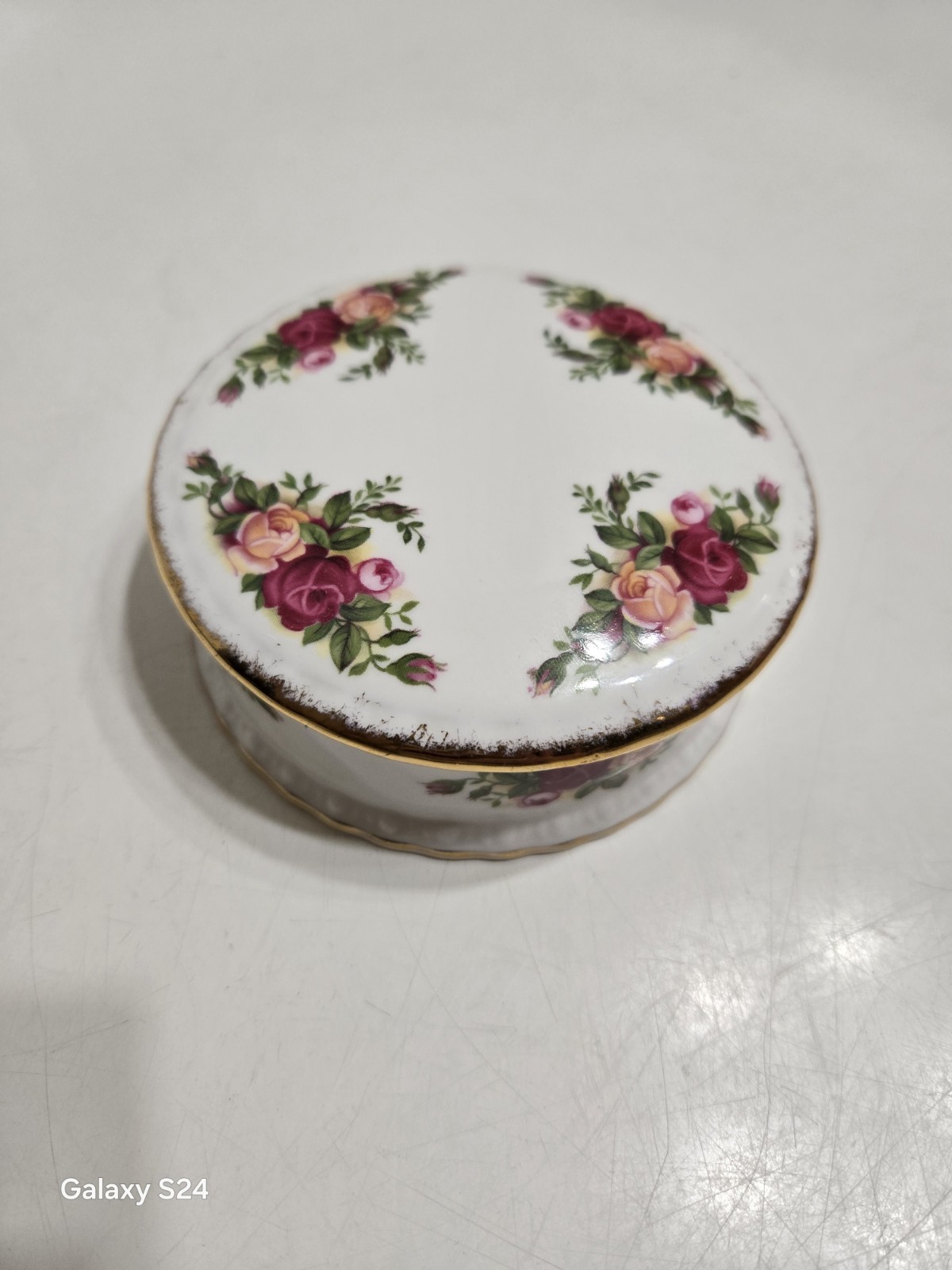 Vintage ROYAL ALBERT " Old Country Roses " Bone China Round Trinket Box- England