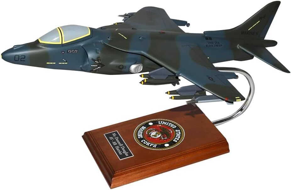 USMC McDonnell Douglas AV-8B Harrier II VMA-214 Desk Top 1/30 Model SC Airplane USMC McDonnell Douglas AV-8B Harrier II VMA-214 Desk Top 1/30 Model SC Airplane