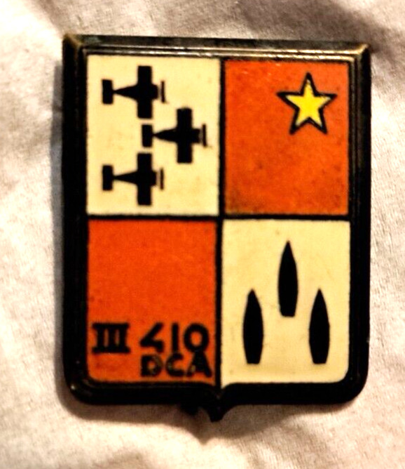 WW2 1940 French Uniform Pin Badge Anti Aircraft Artillery ORIGINAL Drago Scarce. WW2 1940 French Uniform Pin Badge Anti Aircraft Artillery ORIGINAL Drago Scarce.