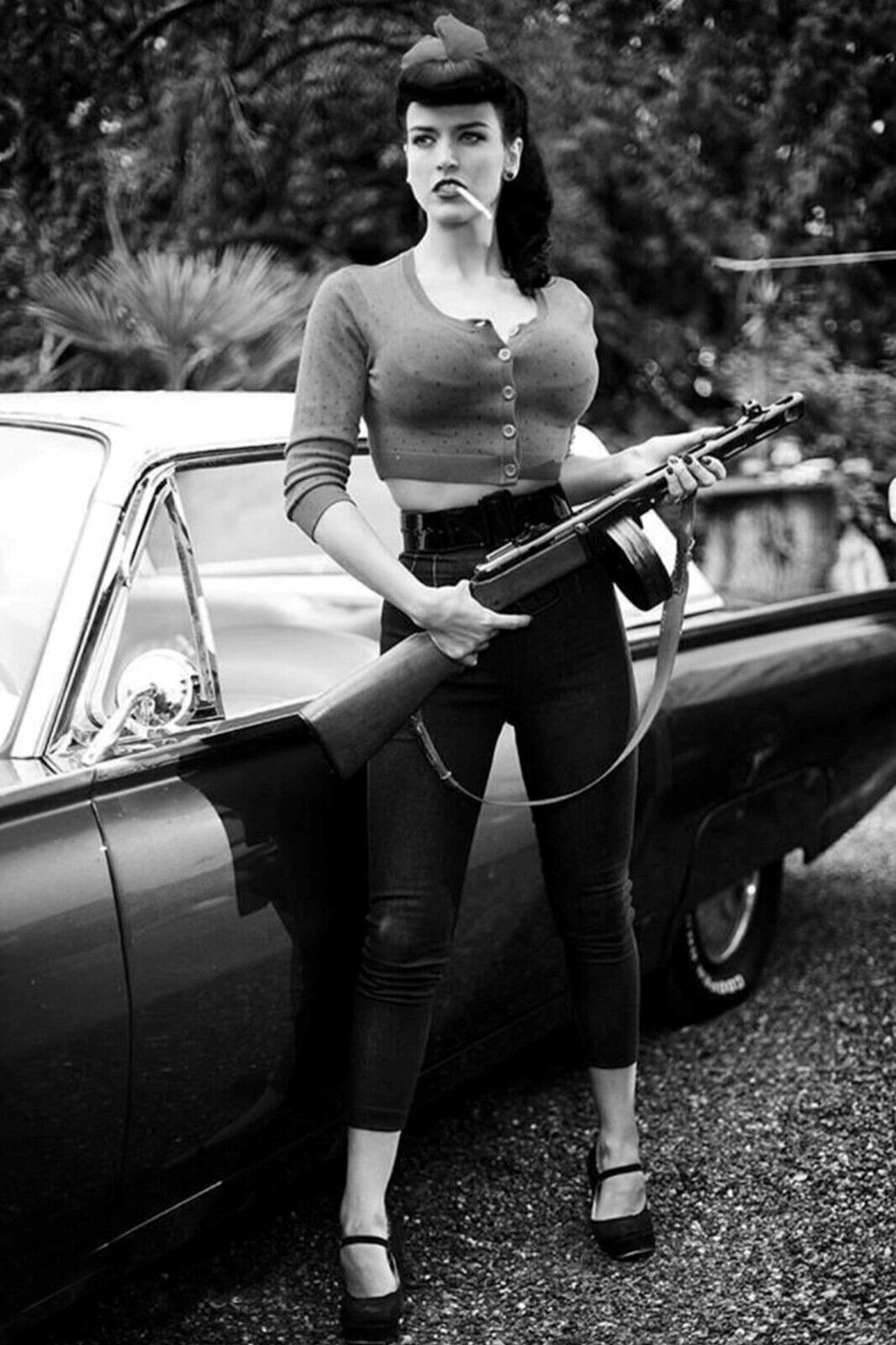 retro style woman with gangsta gun WW2 Photo Glossy 4*6 in P024