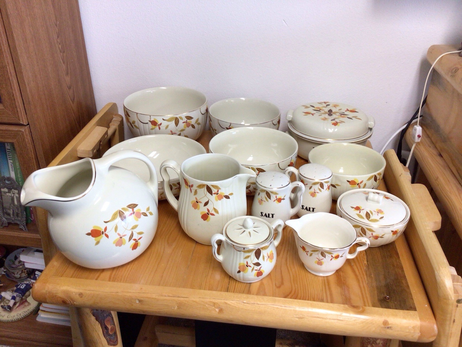Beautiful Estate Vintage Jewel Tea Autumm Leaf Pattern 13 Pieces By Hall China Beautiful Estate Vintage Jewel Tea Autumm Leaf Pattern 13 Pieces By Hall China