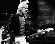 TOM PETTY LEGENDARY MUSICIAN SINGER SONGWRITER - 8X10 PUBLICITY PHOTO (FB-477) picture