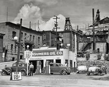 Vintage 1939 Gas Station Photograph - Consumers Oil Co - Old Cars Butte, Montana picture