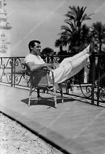 8b20-6180 candid Cary Grant relaxes in the backyard 8b20-6180 8b20-6180 picture