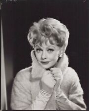 HOLLYWOOD BEAUTY LUCILLE BALL STYLISH POSE STUNNING PORTRAIT 1960s Photo C35 picture
