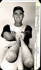 PF31 1963 Orig Photo JERRY LYNCH TRIES A COUPLE BATS FOR SIZE PITTSBURGH PIRATES picture
