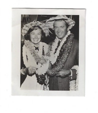 JAMES STEWART & wife Gloria Hatrick McLean Hawaii 1949 honeymoon Press Fan Photo picture