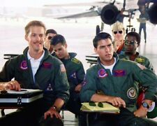 Top Gun 1986 Tom Cruise Anthony Edwards sit at desks in pilot school 8x10 photo picture